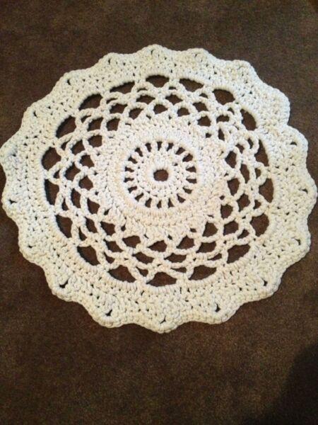 Table centres - giant 60cm doily - assorted colours & styles