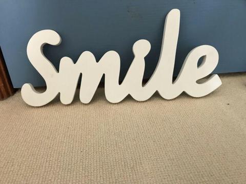 'Smile' wooden wall/ desk decoration