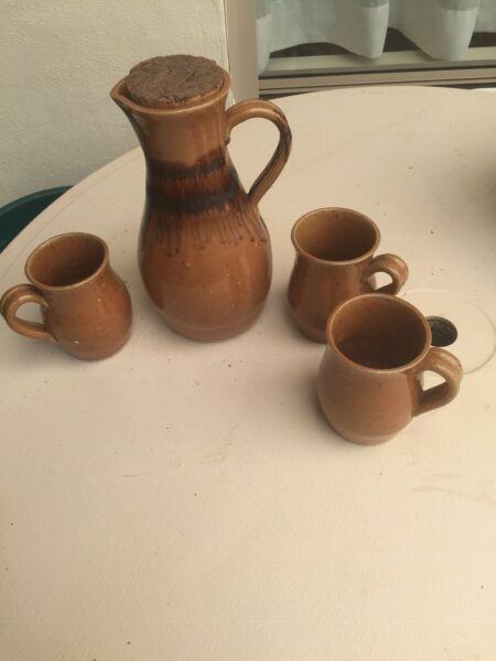 Nice pottery set onley 15 dollars