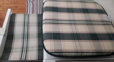 never used outdoor chair cushions x 4& 6 matching table mats