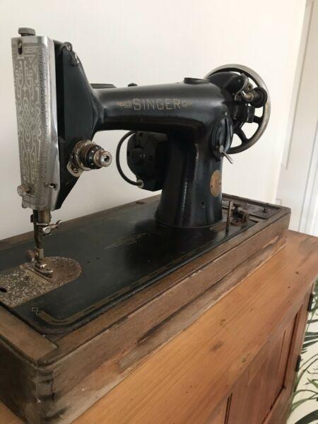 Vintage/Wedding/Decor - Singer Sewing Machine