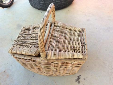 Cane picnic basket