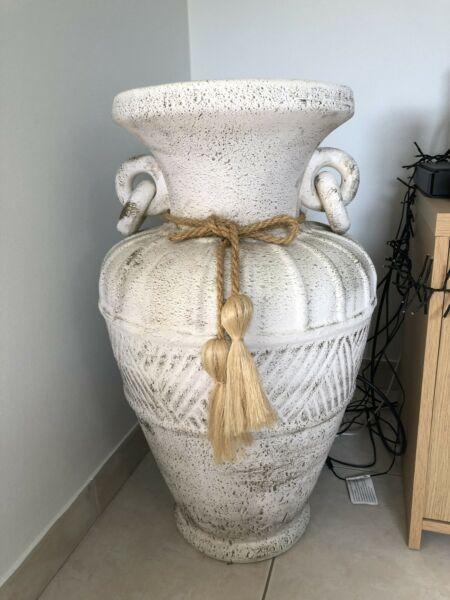 Decorative ceramic pot