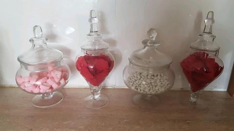 6 x Candy Buffet jars with scoops and tongs and petals