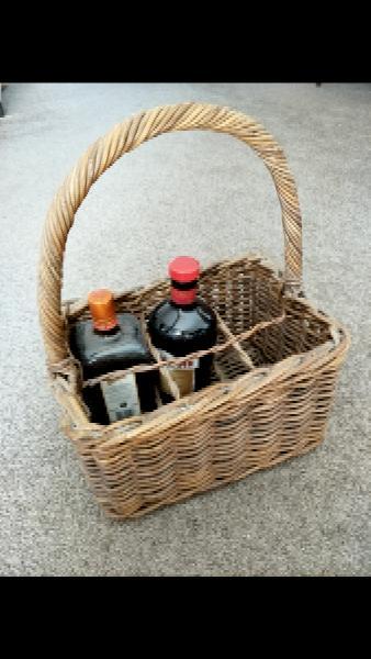 Wine hamper picnic basket