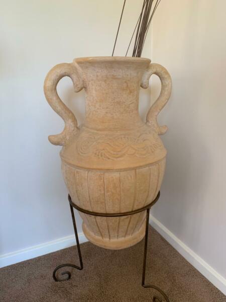 Ceramic decorative pot
