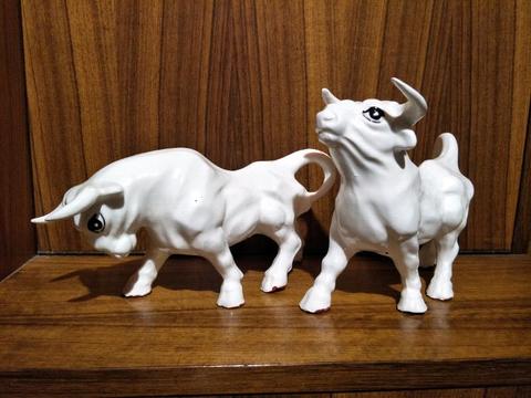 Vintage Retro Pottery Ceramic Porcelain Pair of White Bulls
