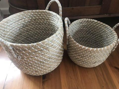 Set of 2 woven baskets - BRAND NEW