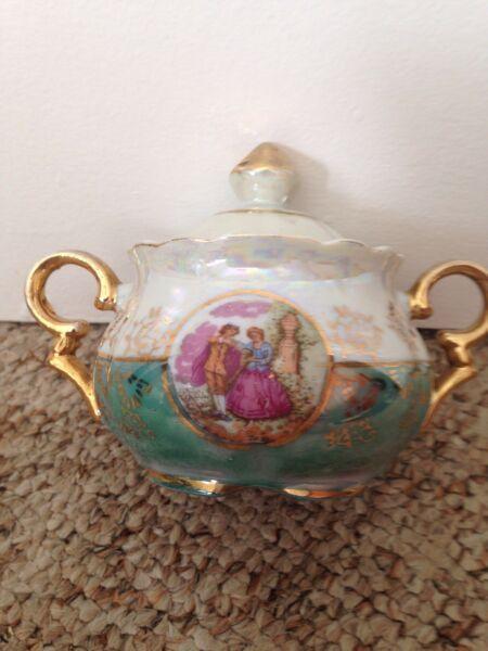 Romeo & Juliet (vintage) teapot, creamer & sugar bowl