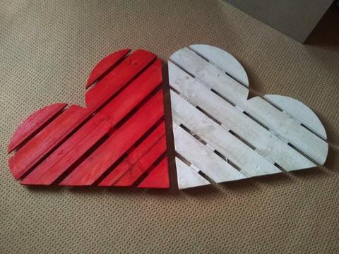 BRAND NEW GIANT timber loveheart home décor - statement piece !