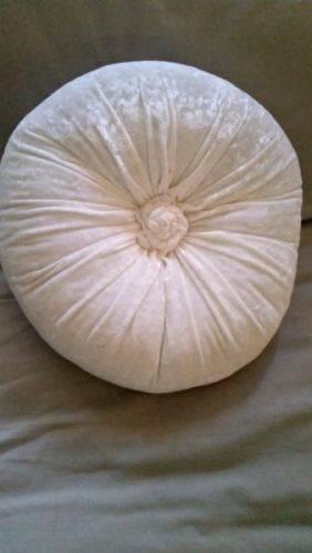 Gorgeous white shabby chic round cushion With rosette flower cent