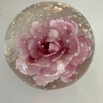 3D Flower Set In Glass Paperweight