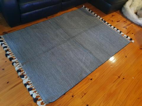 Rug Black and Silver Tassell Rug