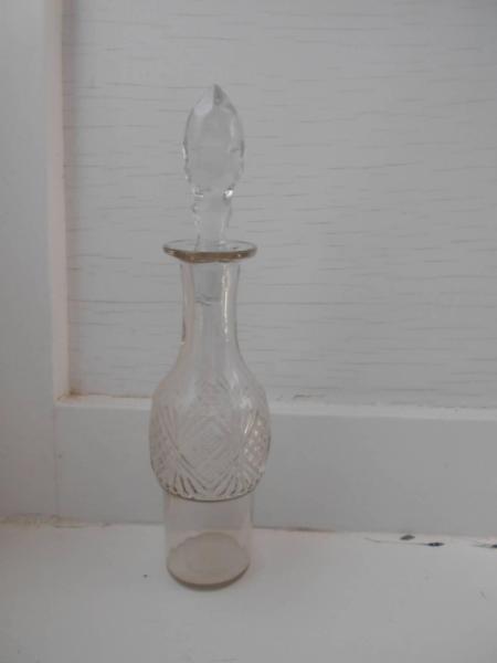 DECORATIVE GLASS BOTTLE WITH GLASS STOPPER