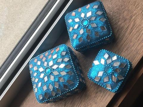 Sparkling blue decorative boxes