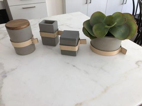 Set of 4 bathroom accessories