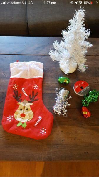 Assorted Christmas decorations/accessories