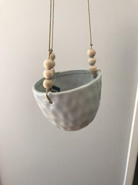 Ceramic hanging pot