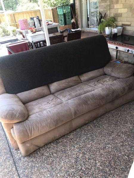 Wanted: 3 seater lounge