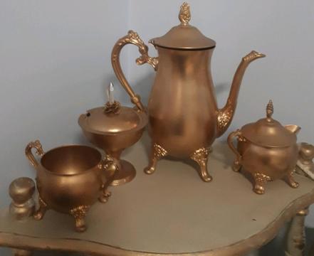 Decorative goldan vintage Tea kattle set