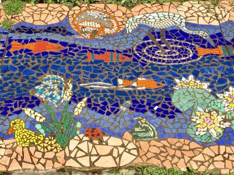 Garden art - painting mosaic - tiles - pavers paving