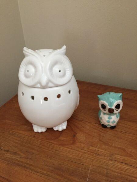 Set of two owls