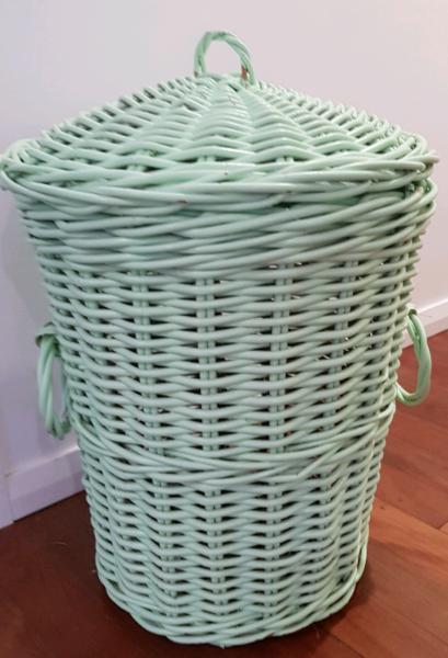 Large Wicker Basket with Lid in Green