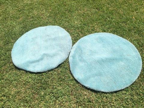 2x light blue circle mats