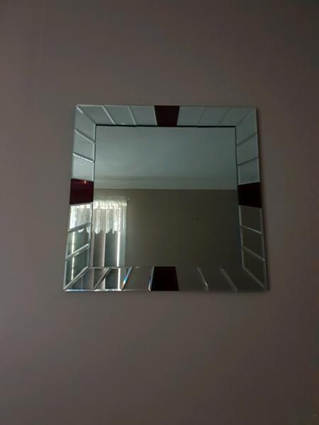 Mirror ( tiled border )