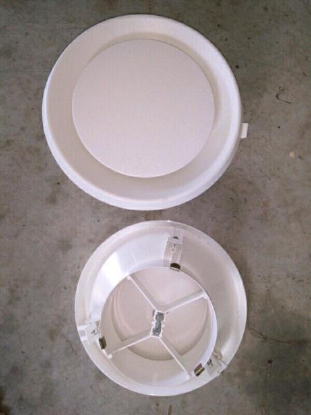 Round ceiling diffuser