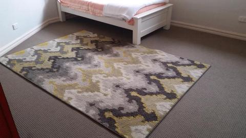 Large rug 233 x 158cm