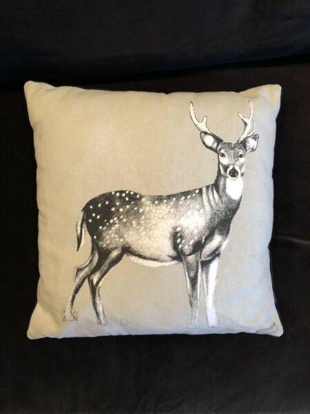 Deer cushion - Home Republic