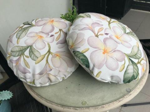 Cushions - 2 Round Frangipani Print