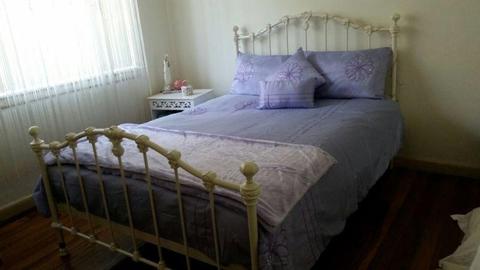 Queen size bed linen