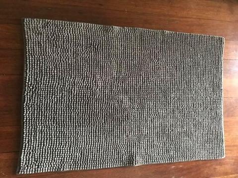 Bathroom mat / rug (new) 90x60 for only $10