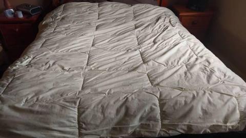 Queen Quilt with Dacron Hollofill for Light weight warmth