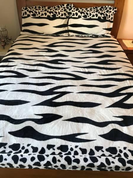 Minky SUPER SOFT WARM ACRYLIC Queen Size Bedsheet .Made in India
