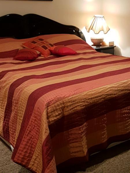 Revert(spanish brand) king bed bedspread