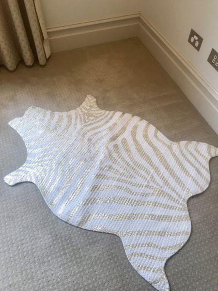 Gold & cream floor rug Zebra design