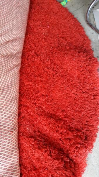 Red round rug