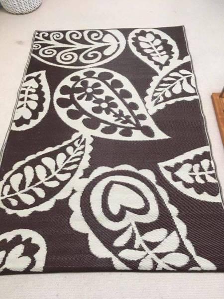 Paisley walnut floor rug