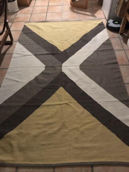 West Elm Rug excellent condition -wool