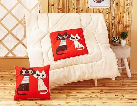 NEW Convertible blanket cushion - Smart Cat Couple