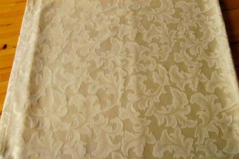 TABLECLOTH CREAMY BEIGE DAMASK LARGE XMAS TABLECLOTH