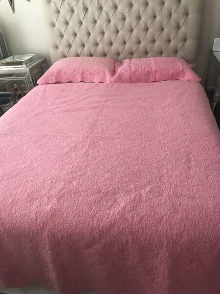 New Hiccups Linen House pink bedspread coverlet / 2 pillow shams