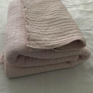 Lexington King/Queen pink & white star bedspread & cushion cover