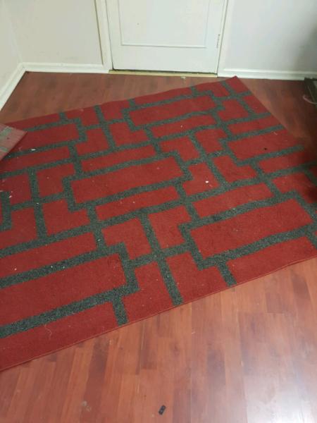 Red and grey rug for sale needs a vacuum