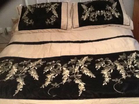 Queen Size Bedspread / Doona Cover