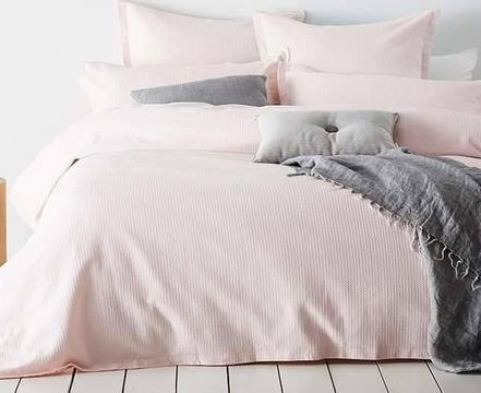 Pink Waffle Quilt Cover Sets Brand New, King & Queen Sizes