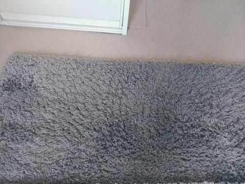 Large cosy rug kept in a good condition